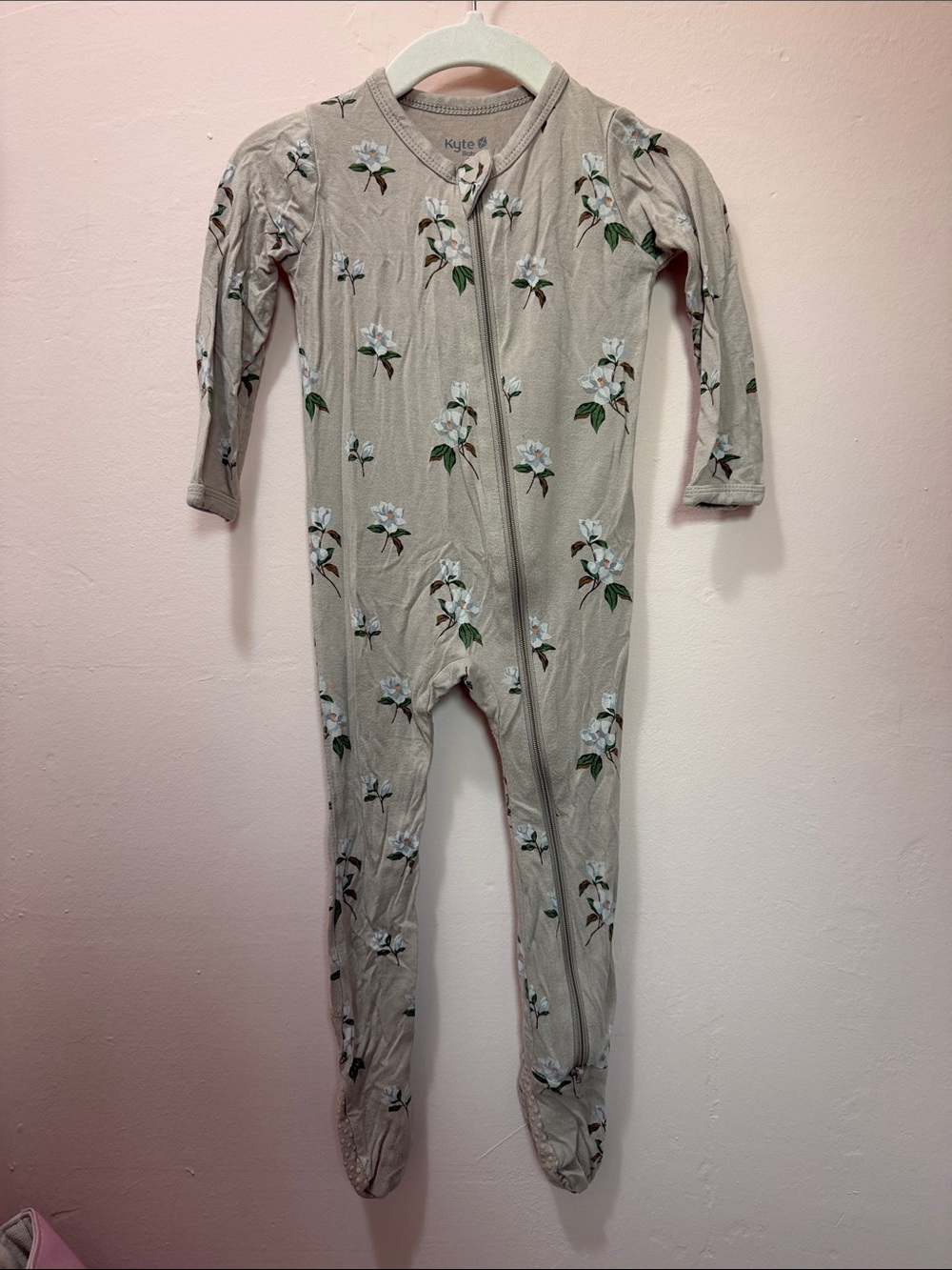 Kyte Baby Cream Magnolia Zip One-Piece 12-18